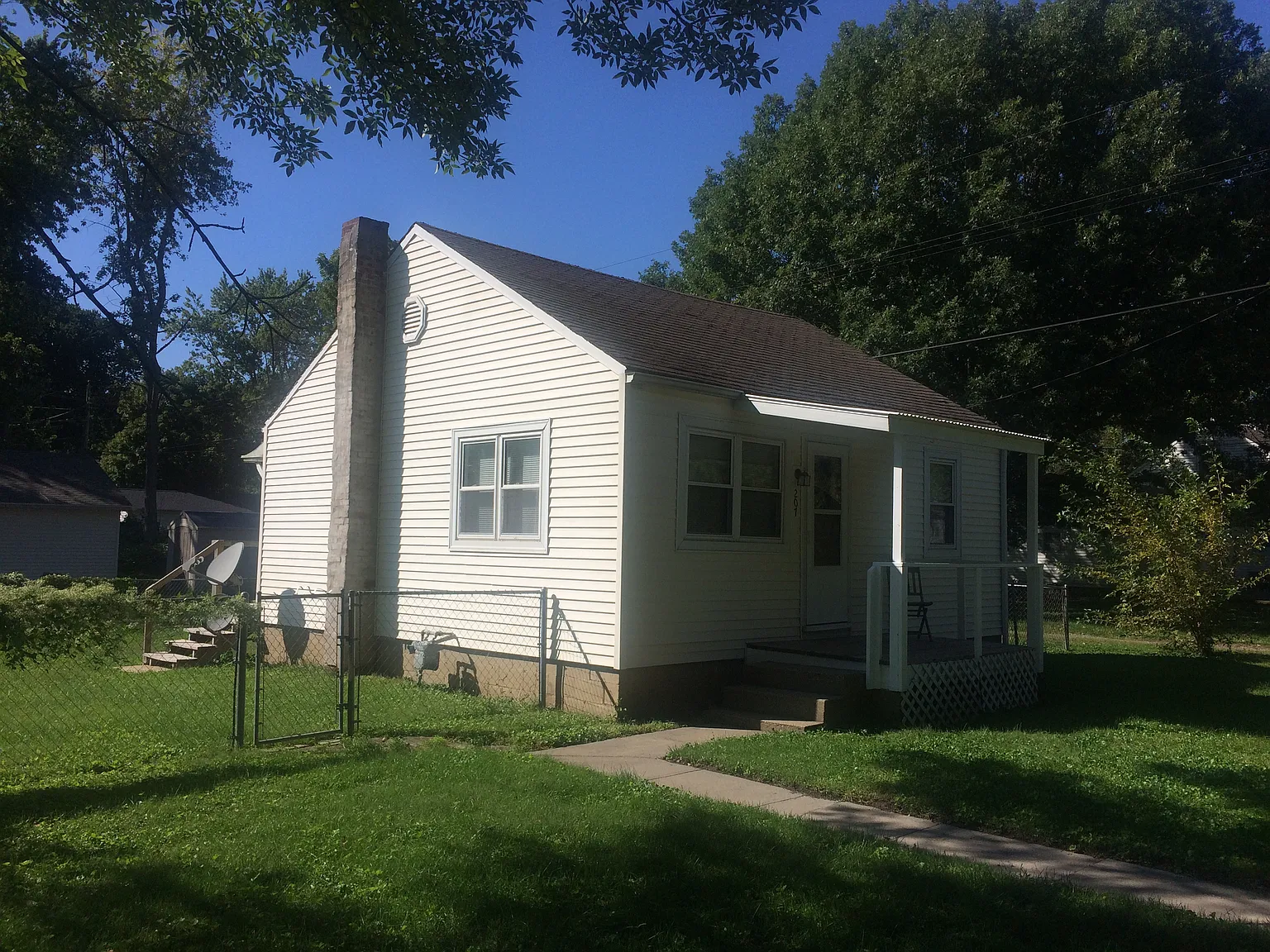 207 S 3rd St photo 1