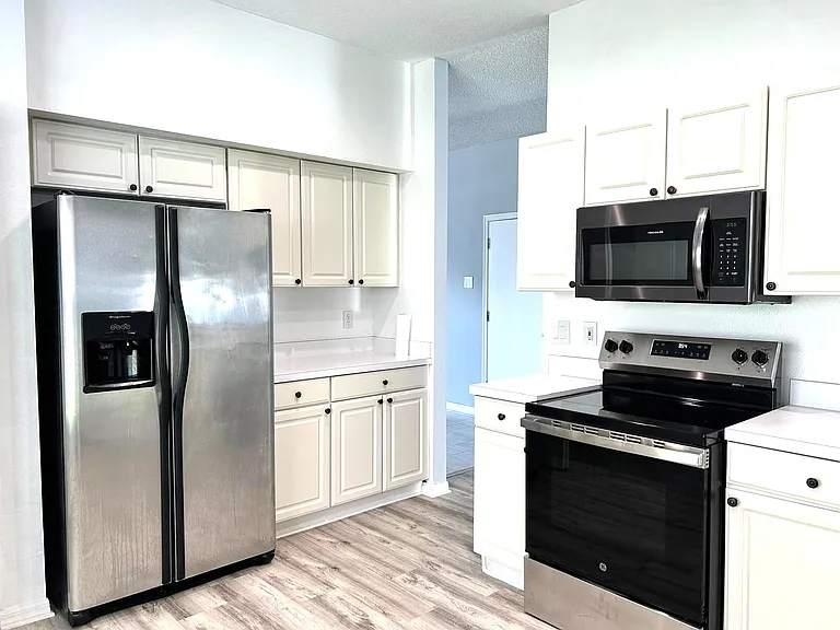 465 Eastbridge Dr — Photo 13