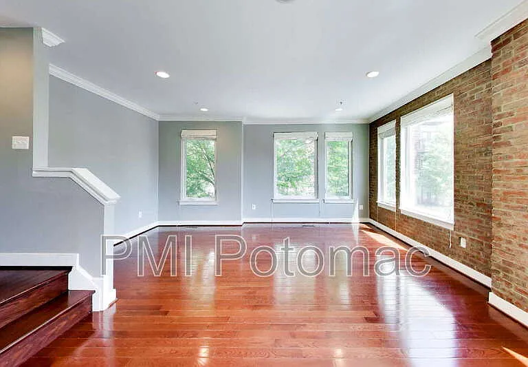 5600 45th Ave — Photo 9