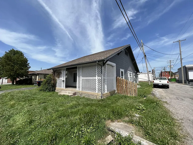 104 S Washington Ave — Photo 15