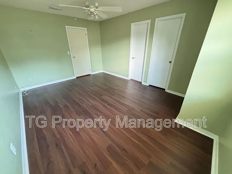 8531 Sturbridge Cir E — Photo 23
