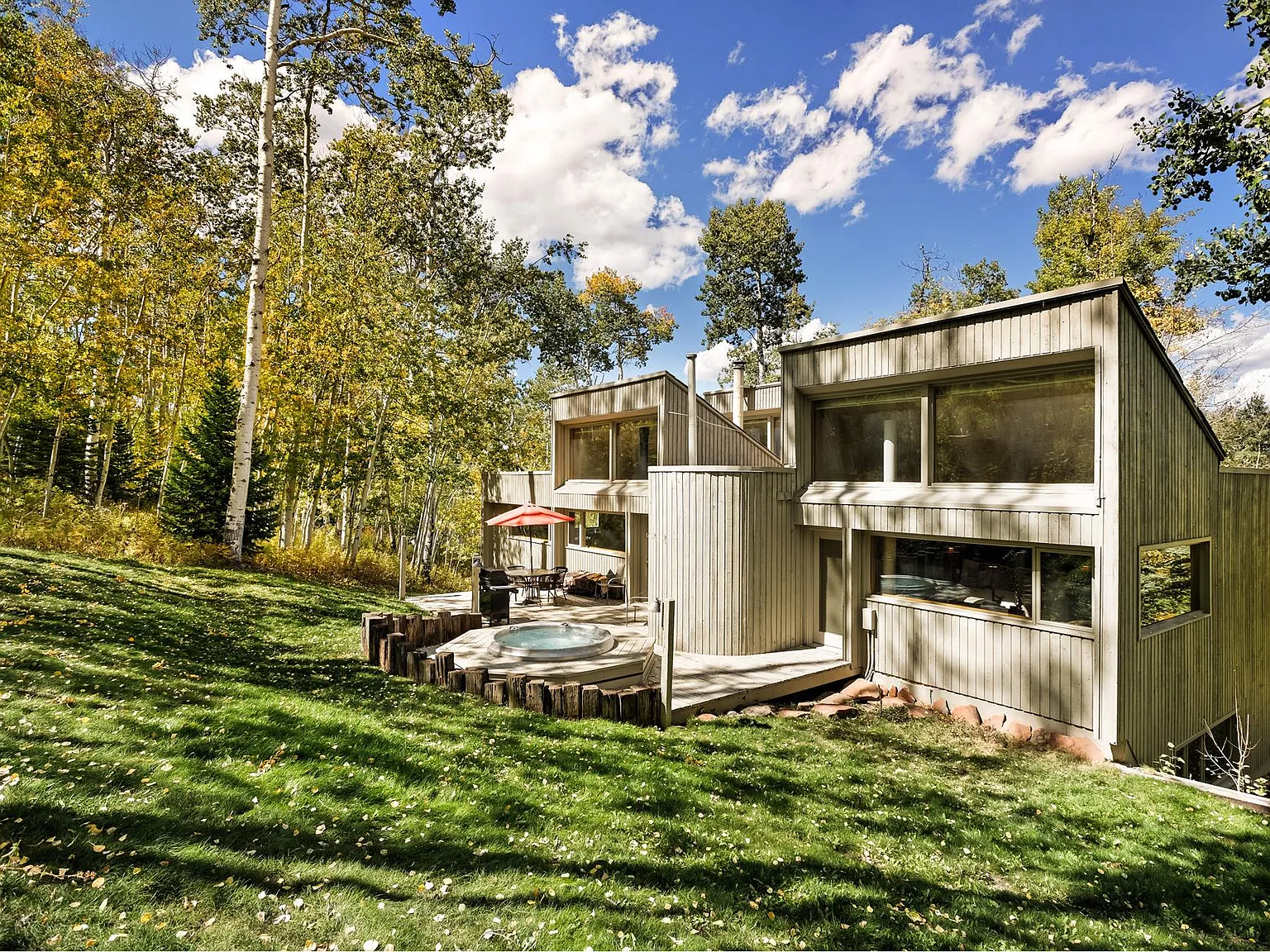 4 bed, 4.5 bath, 3800 sqft, $30,000 — Photo 2