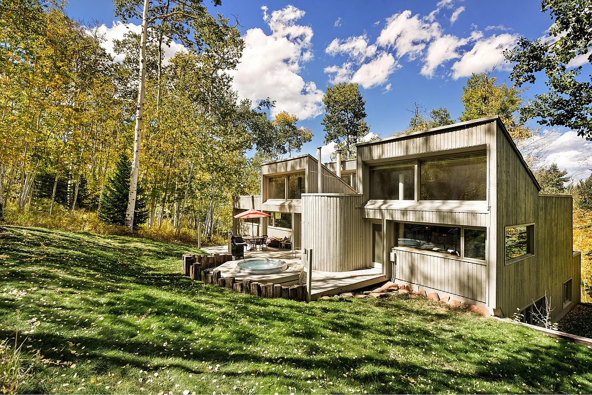 Building Photo - 2076 Faraway Rd