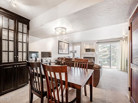 5th image of 470 Woodside Ave #4