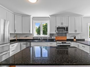 25 Clayton St, Middletown, RI 02842