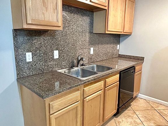 3rd image of 733 Miller Ct