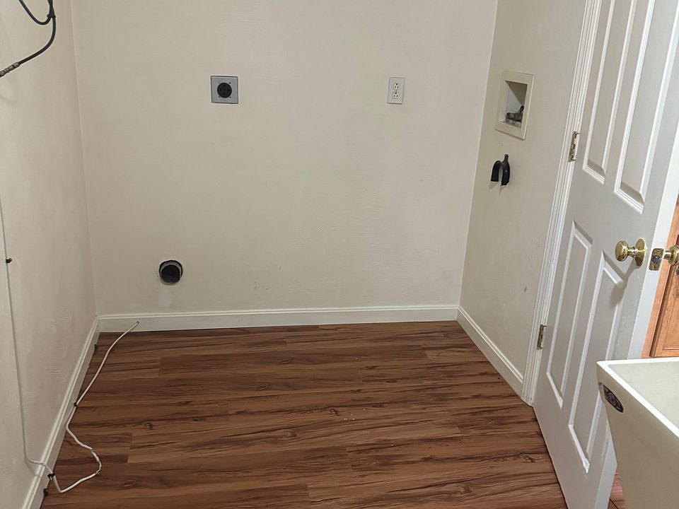 Area for washer and dryer in laundry