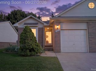 4044 Heatherwood Ct, Warren, MI 48092