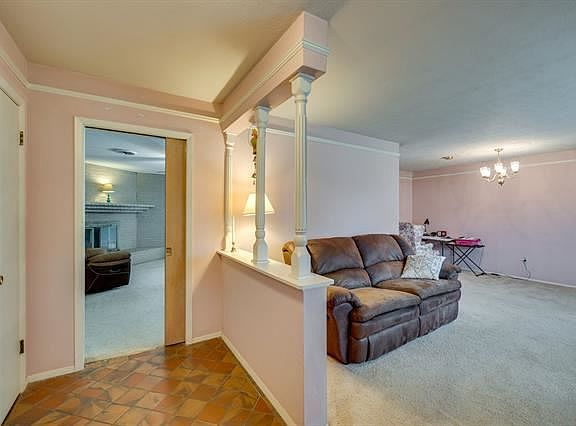 4th image of 503 W Hillcrest St
