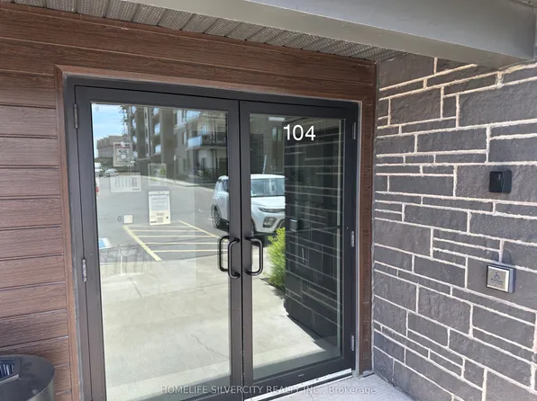 104 Summit Ridge Dr #206, Guelph, ON N1E 0R5