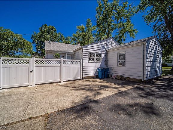 5th image of 640 Iroquois Trl