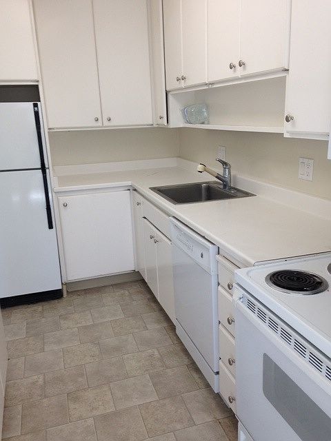 2nd image of 816 N Delaware St APT 403