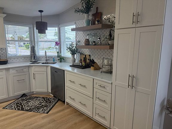3rd image of 216 Robelina Palm Ln #216