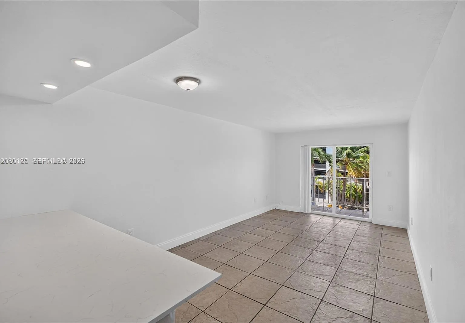 453 SW 2nd St — Photo 1