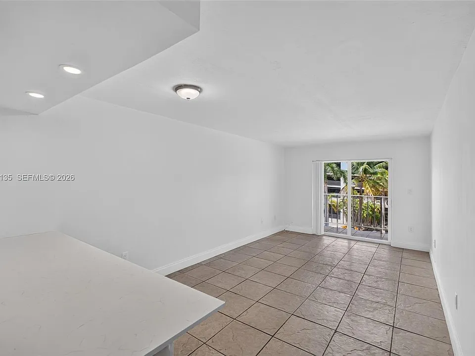 453 SW 2nd St #301C