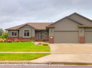 7905 S Grass Creek Dr, Sioux Falls, SD 57108