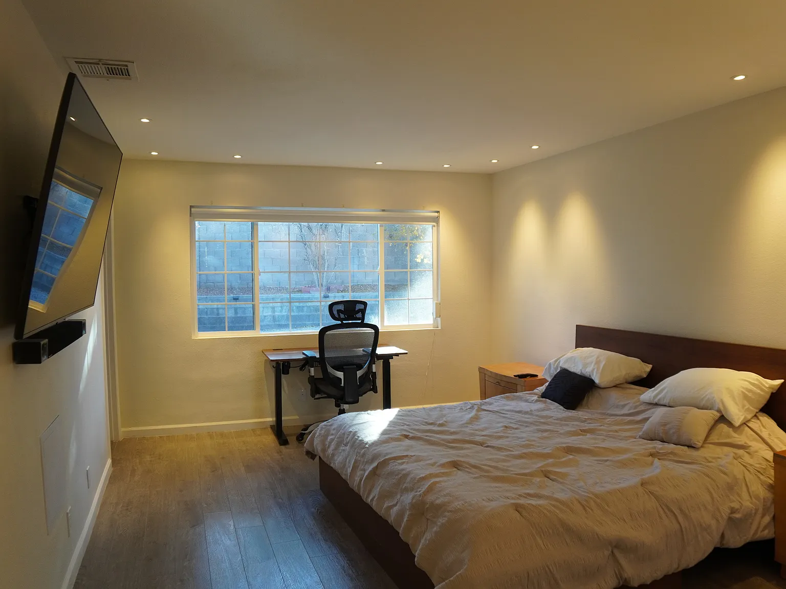 3 bed, 1900 sqft, $1,075 — Photo 1