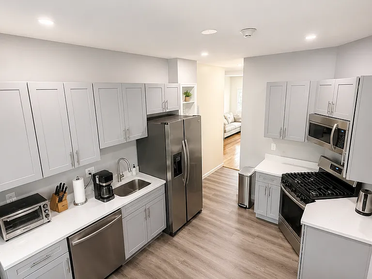 29 Lambert St #4 — Photo 4