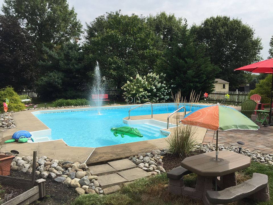 2nd image of 3414 Pin Oak Ln