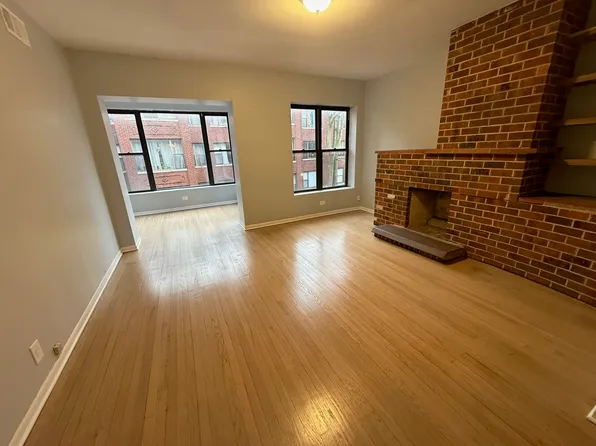 910 1/2 W Gordon Ter #2, Chicago, IL 60613