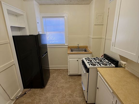 5th image of 912 S 17th St APT B3