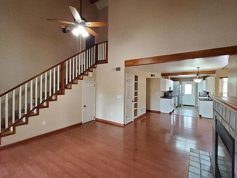 107 W Sherwood Dr — Photo 5