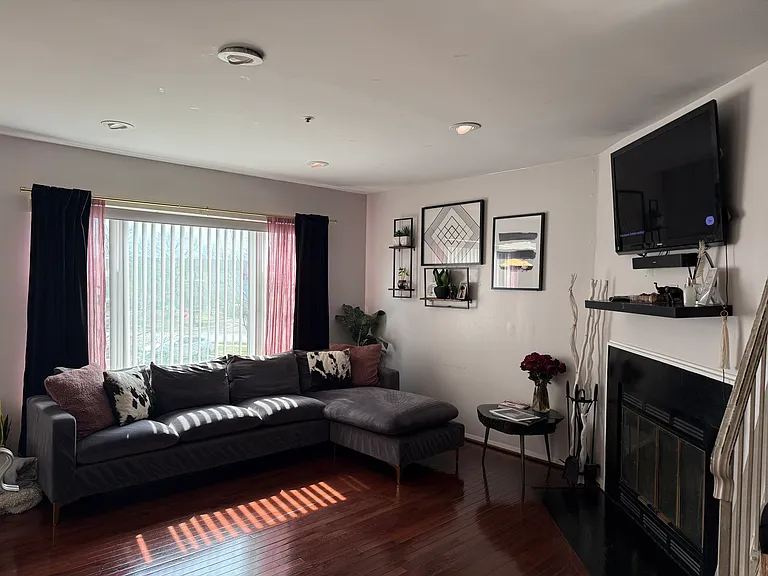 5233 Hil Mar Dr — Photo 3