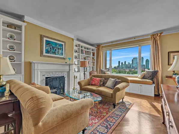 455 East 51st Street image 3 of 16