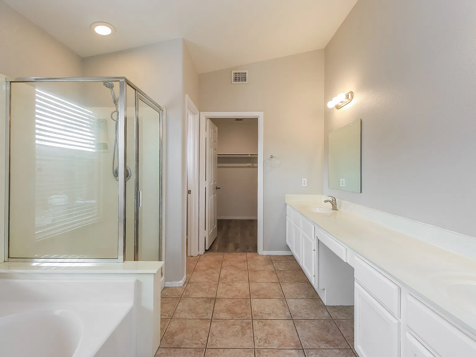 3 bed, 1620 sqft, $2,285 — Photo 2