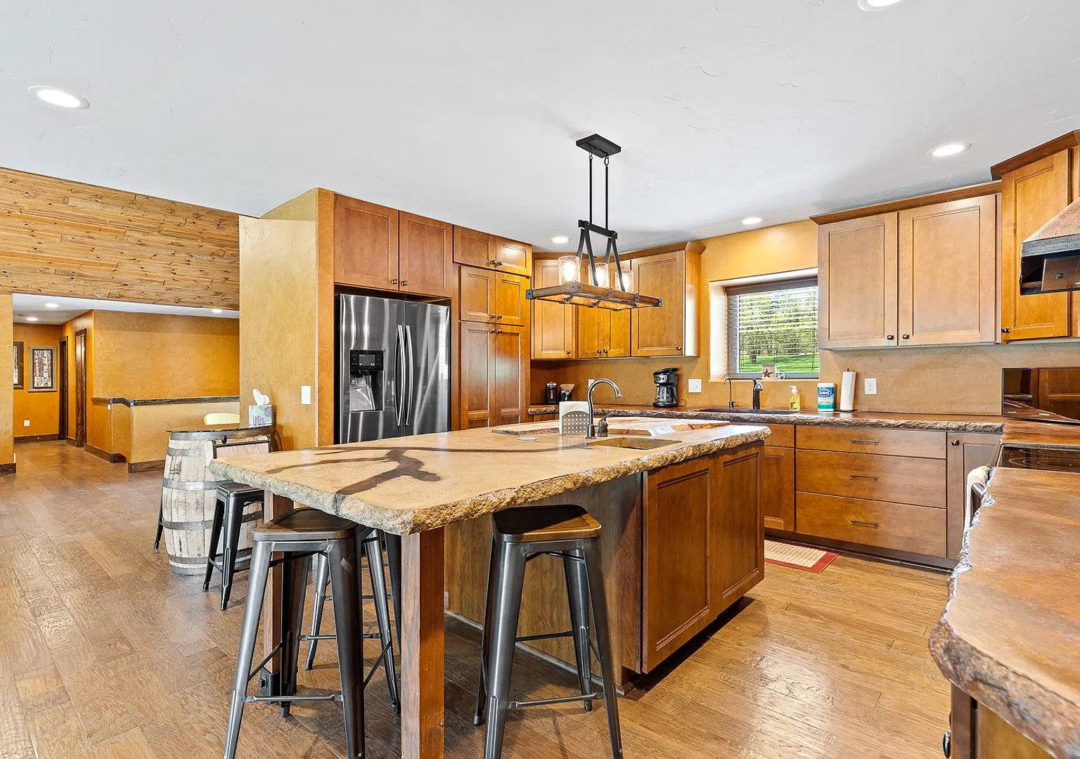 5 Bedroom Fully Furnished near Deadwood — Photo 2