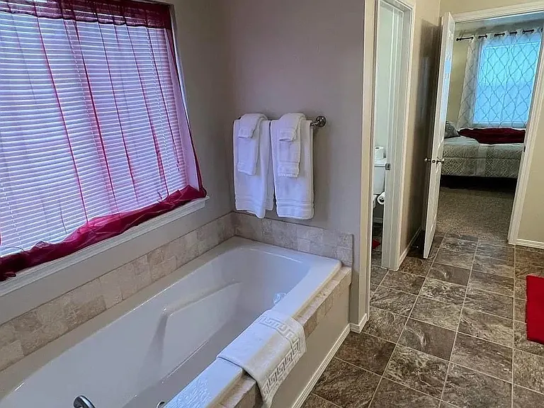 221 Canyon Crest Dr W — Photo 9