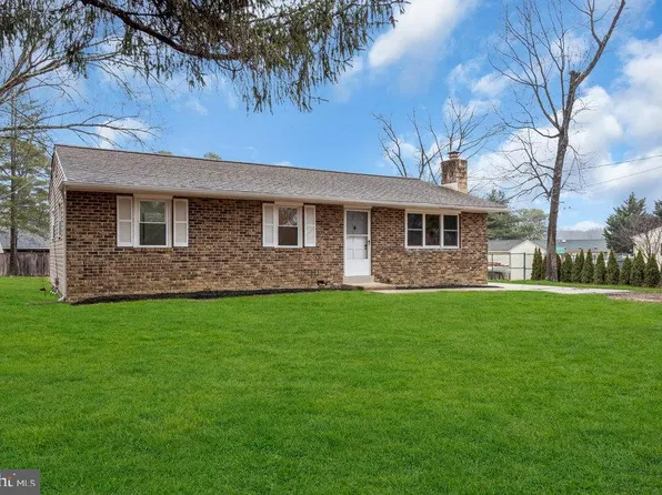 1128 Arbutus Ave, Williamstown, NJ 08094