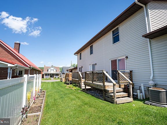 4th image of 107 Hughes St