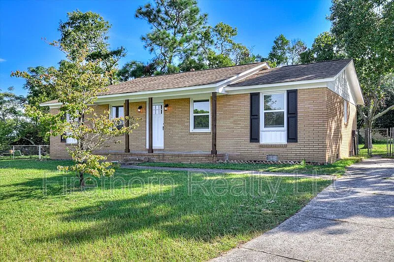 3 bed, 2.0 bath, 1296 sqft, $1,500 — Photo 2