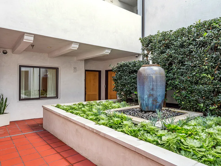 1010 S El Camino Real — Photo 40