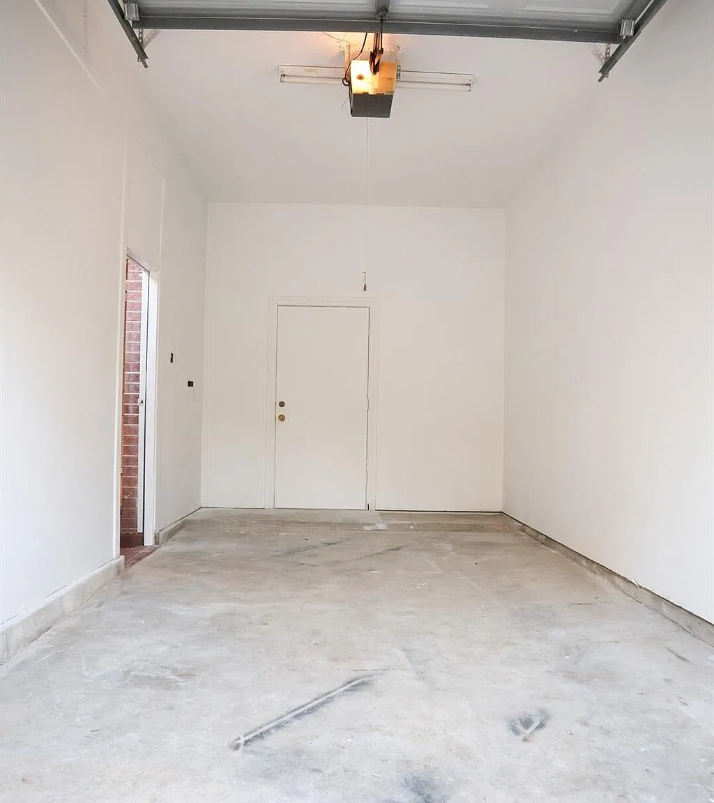 3 bed, 2.5 bath, 2134 sqft, $2,300 — Photo 4