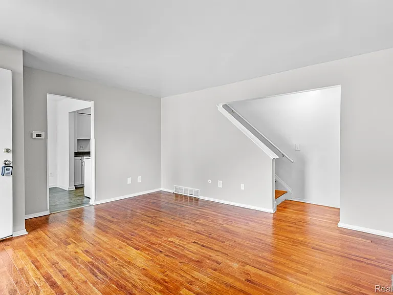 534 Saint Maron Pl #107 — Photo 4