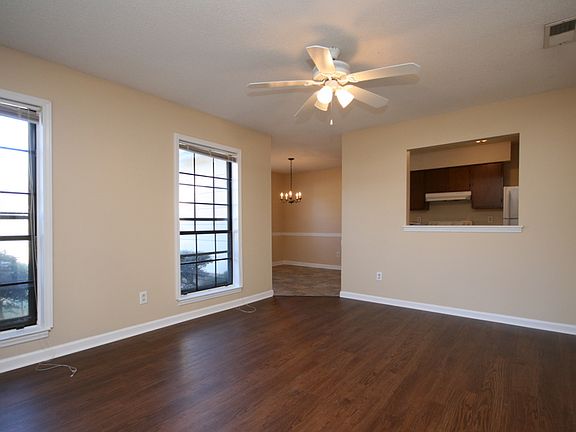 3rd image of 110A Westscott Dr