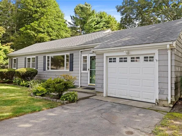 16 Garden St, Portsmouth, RI 02871