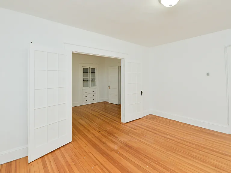 390 Clinton St — Photo 25