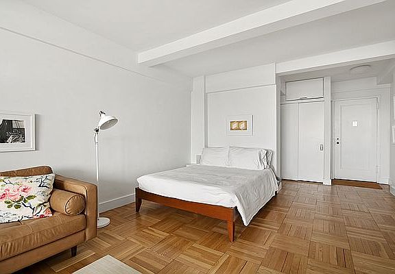 4th image of 120 Central Park S APT 12C