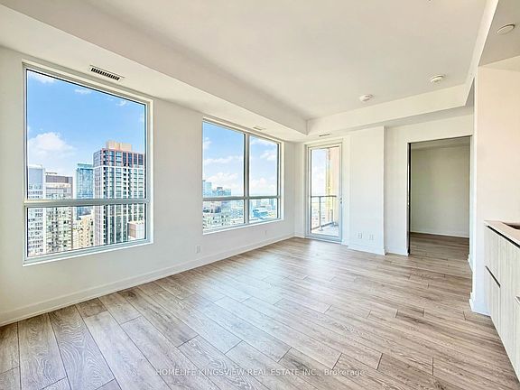 5th image of 108 Peter St #4706