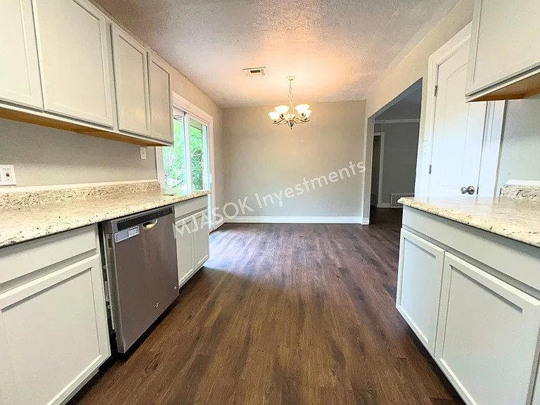 2709 NW Hilltop Dr — Photo 6