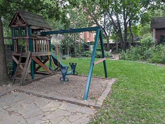4th image of 320 4th St NE Unit 2