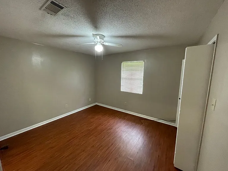 107 Country Ln — Photo 8