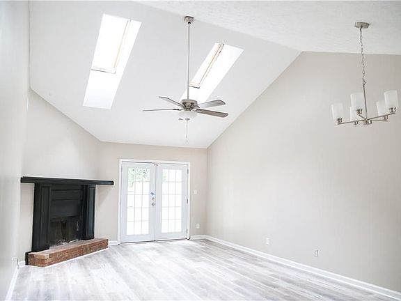 4th image of 5141 Farm Place Dr NE