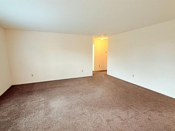 3rd image of 2433 Knowlwood Dr