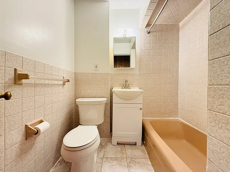 35 Kingston St #1 — Photo 8