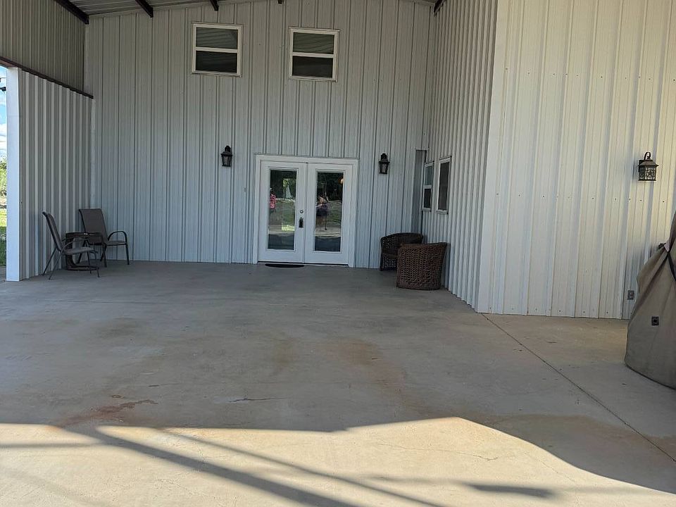 1st image of 129 Live Oak Cir #18