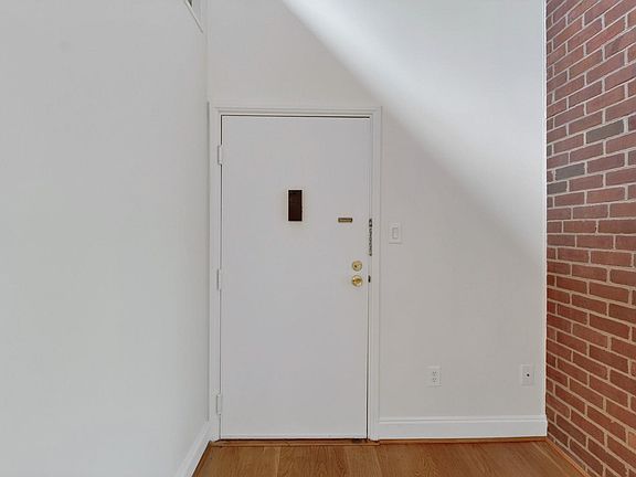 4th image of 104 Turtle Creek Rd APT 9